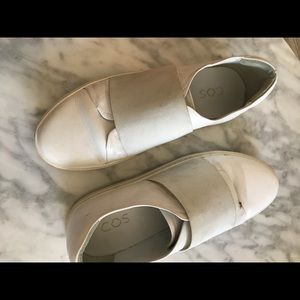 Cos white shoes (size 9 US)
